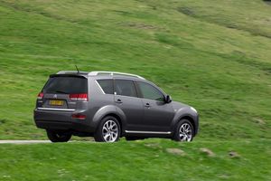 Citroën C-Crosser lateral