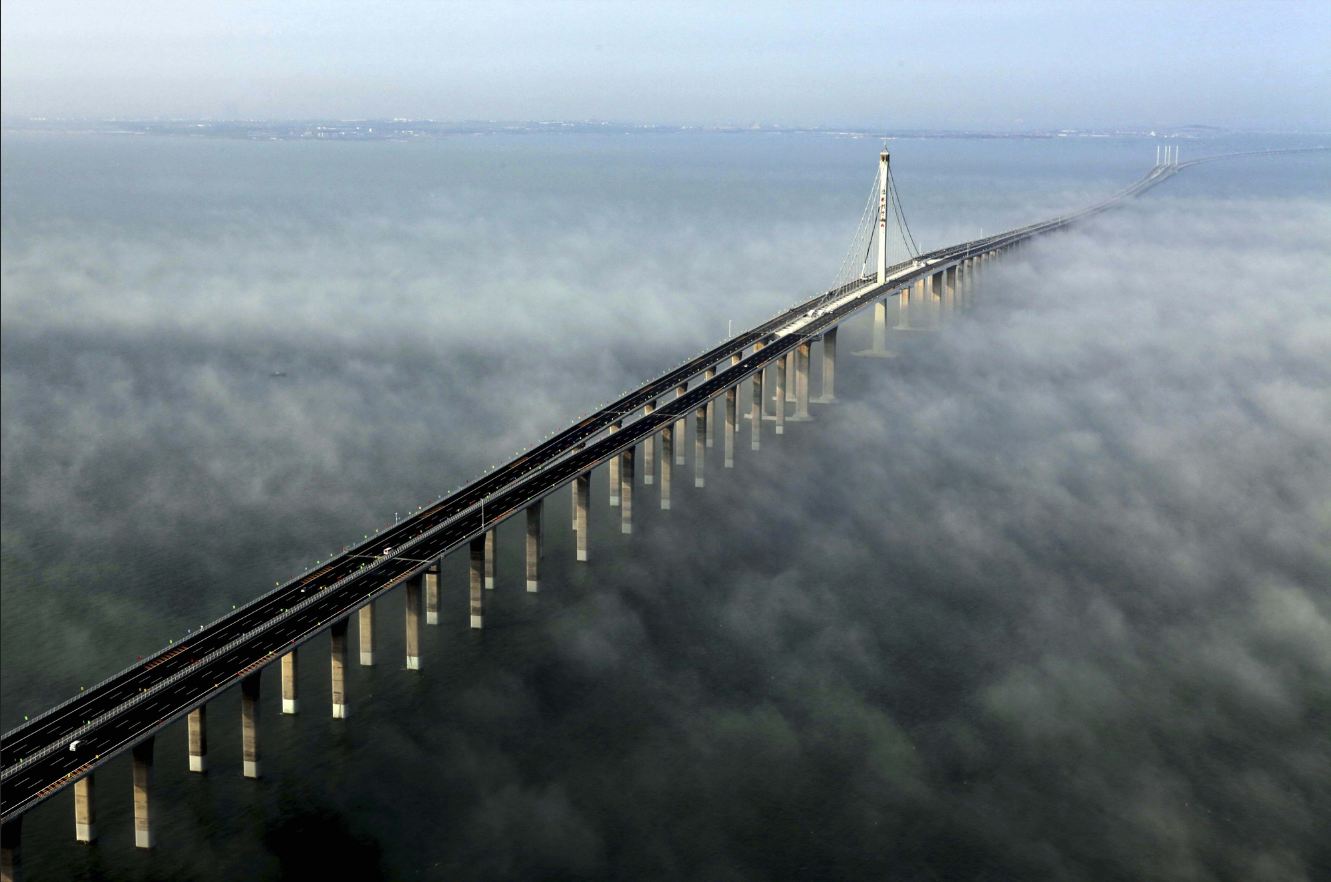 http://noticias.coches.com/wp-content/uploads/2012/06/puente-mas-largo-del-mundo-china-11.jpg