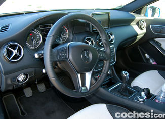 prueba_mercedes_clase_a_interior_13 prueba mercedes clase a interior 13 650x436 Mercedes Clase A: a liderar los compactos