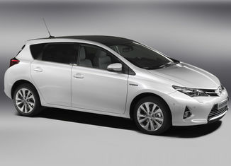 Toyota_Auris_010