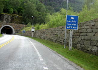 tunel laerdal noruega 650x487 Los récords de las carreteras
