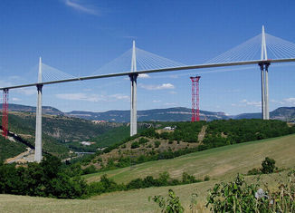 viaducto Millau 650x313 Los récords de las carreteras