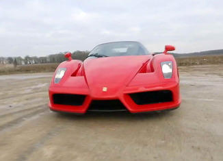 Gymkhana_Ferrari_Enzo_01