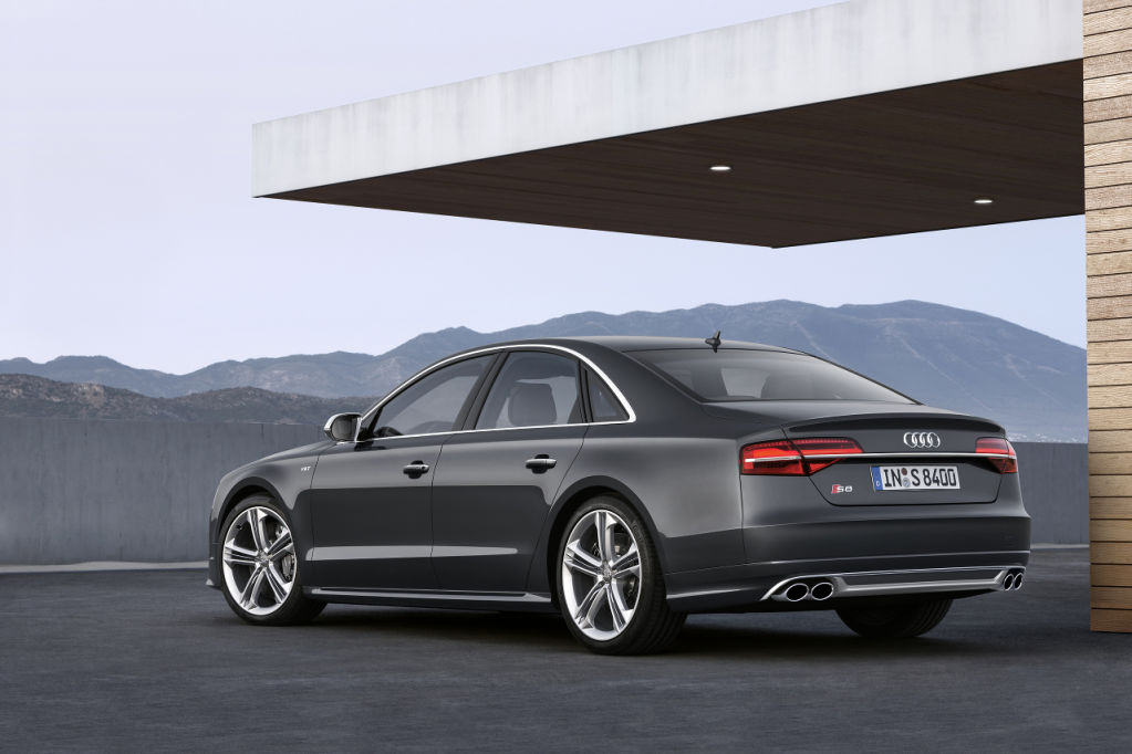 Audi-A8-2013-09.jpg