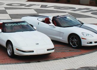 hunde suelo National Corvette Museum floor sinks Corvette convertible de 1992