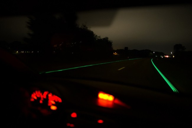 smart highway glowing lines 4 650x433 Autopistas que se iluminan sin electricidad... y más