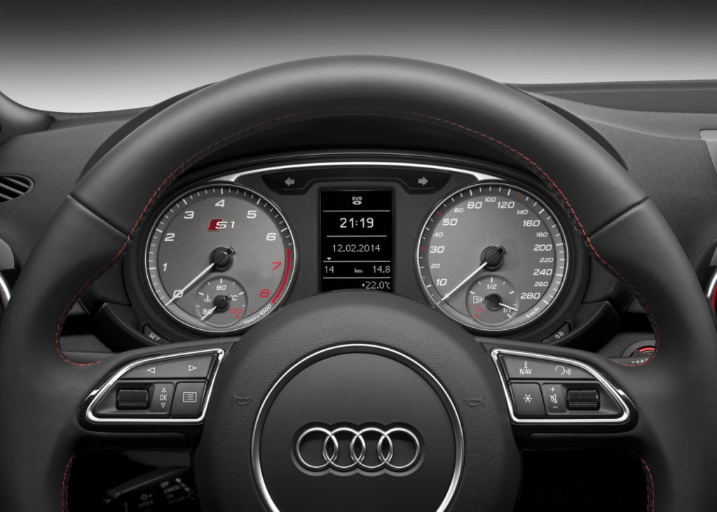 Audi-S1-2015-interior-01.jpg