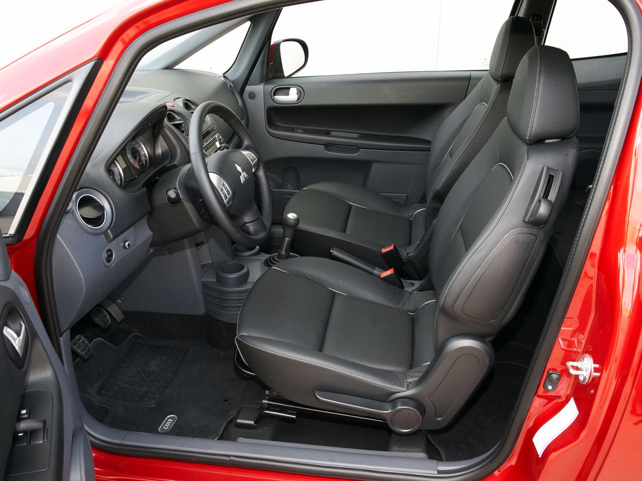 Mitsubishi Colt 2009 interior