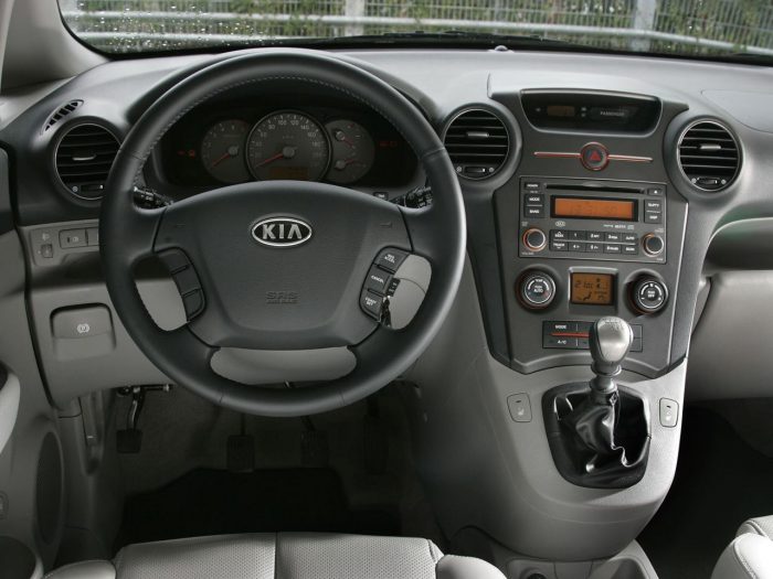 Kia Carens 2006 interior