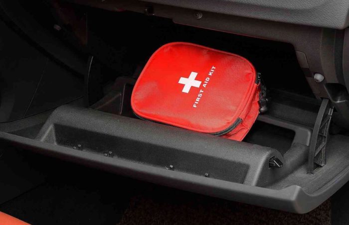 Es obligatorio llevar un botiquín de primeros auxilios en el coche?