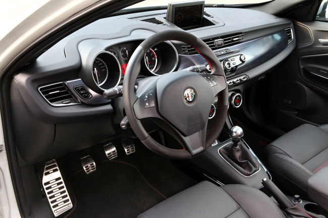 Alfa Romeo Giulietta 2010 interior