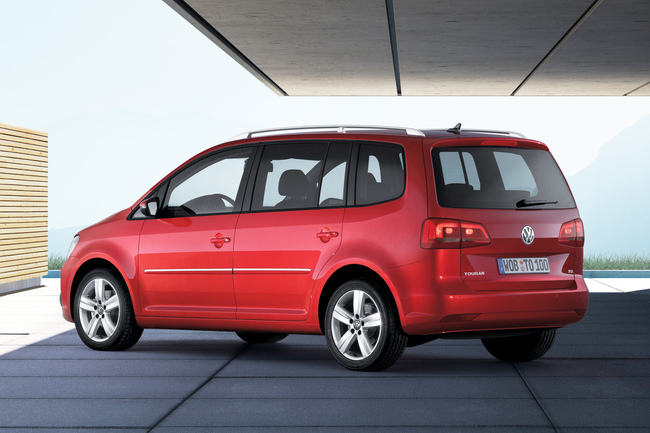 Volkswagen Touran tres cuartos trasero