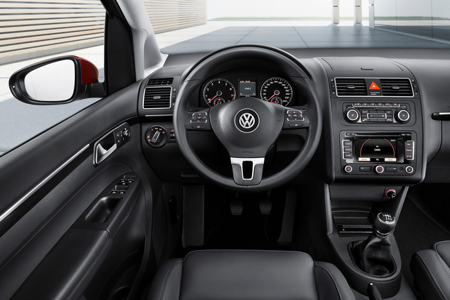 Volkswagen Touran 2010 vista del salpicadero