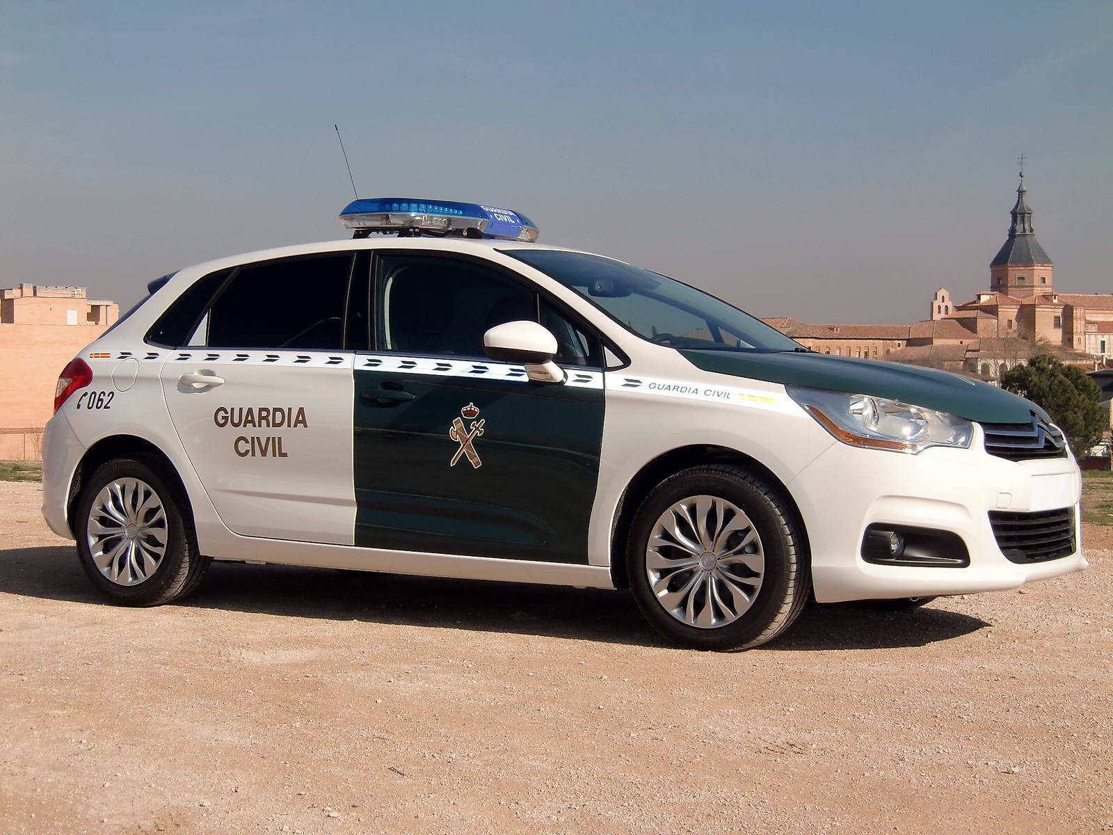 La Guardia Civil recibe 58 nuevos vehículos de la marca CITROËN 