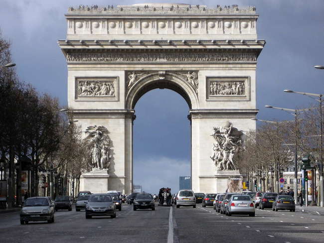 París prohibirá el acceso al centro de la ciudad a los vehículos que más consuman