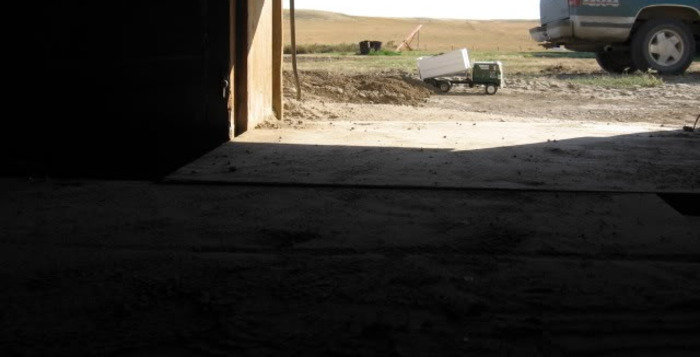 El hombre que excavó un sótano con maquinaria radio control