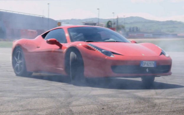 Ferrari-458-Italia-derrape