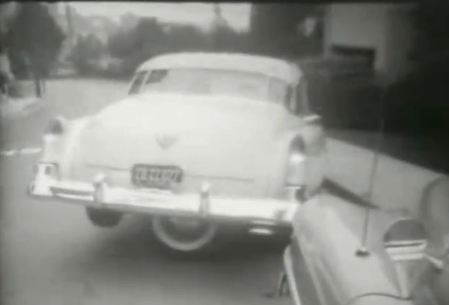 Cadillac_1951_aparcamiento
