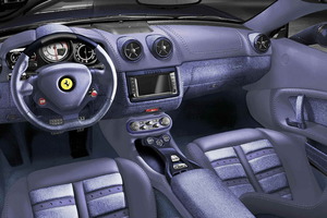 ¿Te gustaría poseer un Ferrari California con todo el interior en tela vaquera?