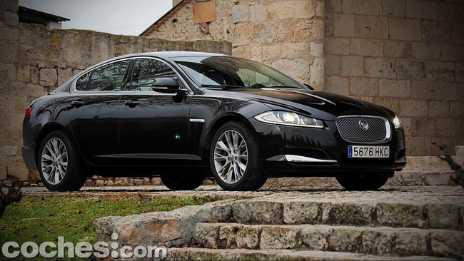 Jaguar_XF_3.0_Diesel_Premium_Luxury_54