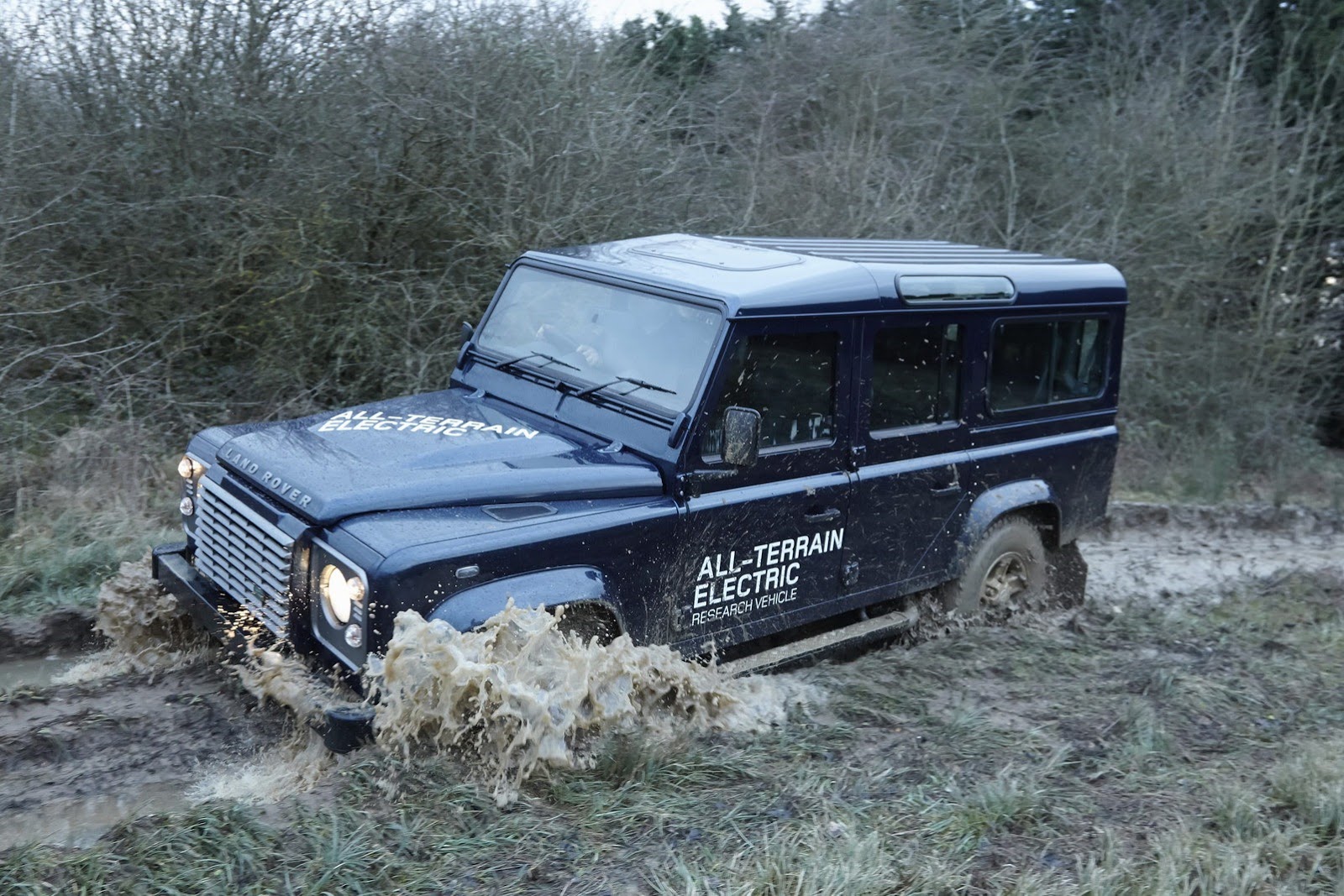 land-rover-defender-electric-6