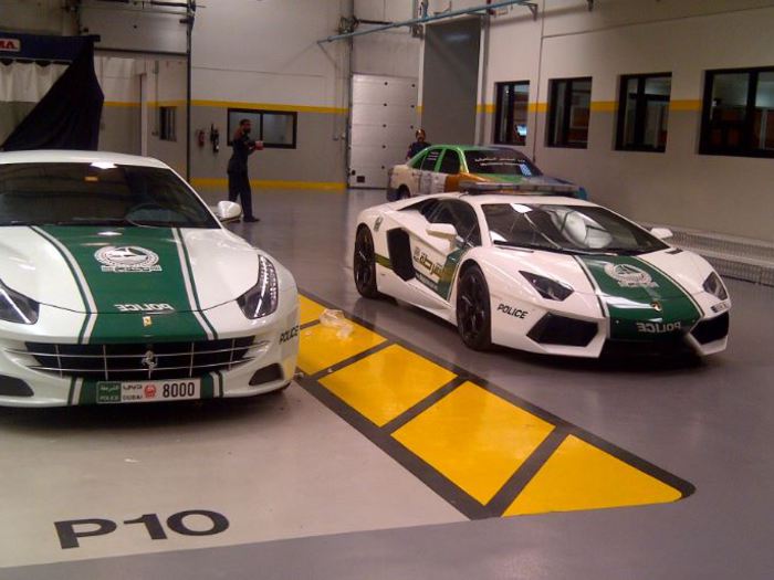 Los Increíbles Coches De La Policía De Dubai 4574