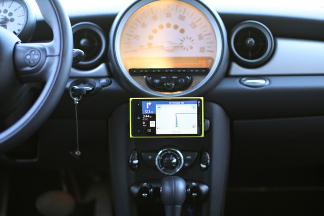 El soporte para el móvil que utiliza la ranura del CD del coche