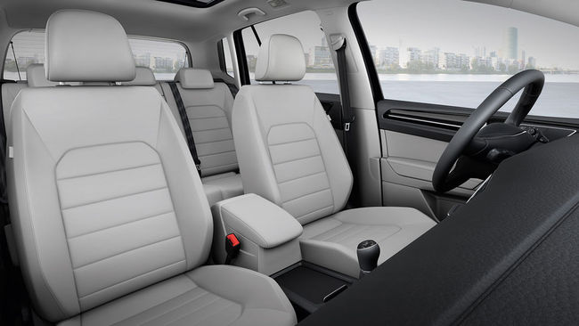 Volkswagen Golf Sportsvan Concept 2013 11 interior
