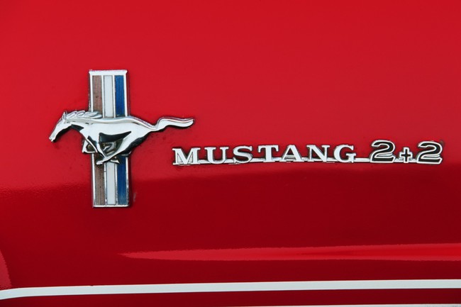 La evolución del logo del Ford Mustang