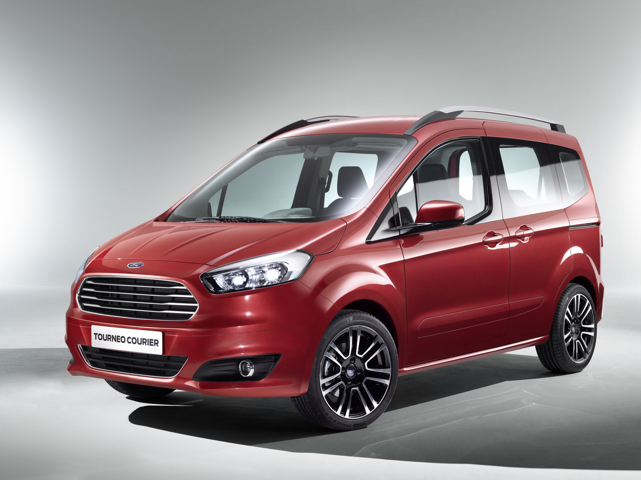 Ford Tourneo Courier 2014 01