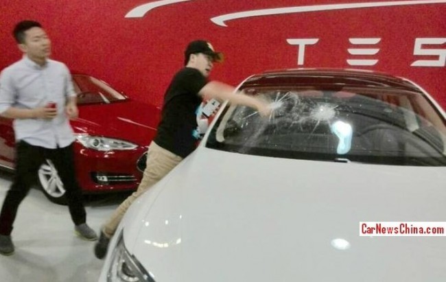 Tesla Model S destrozo China 03