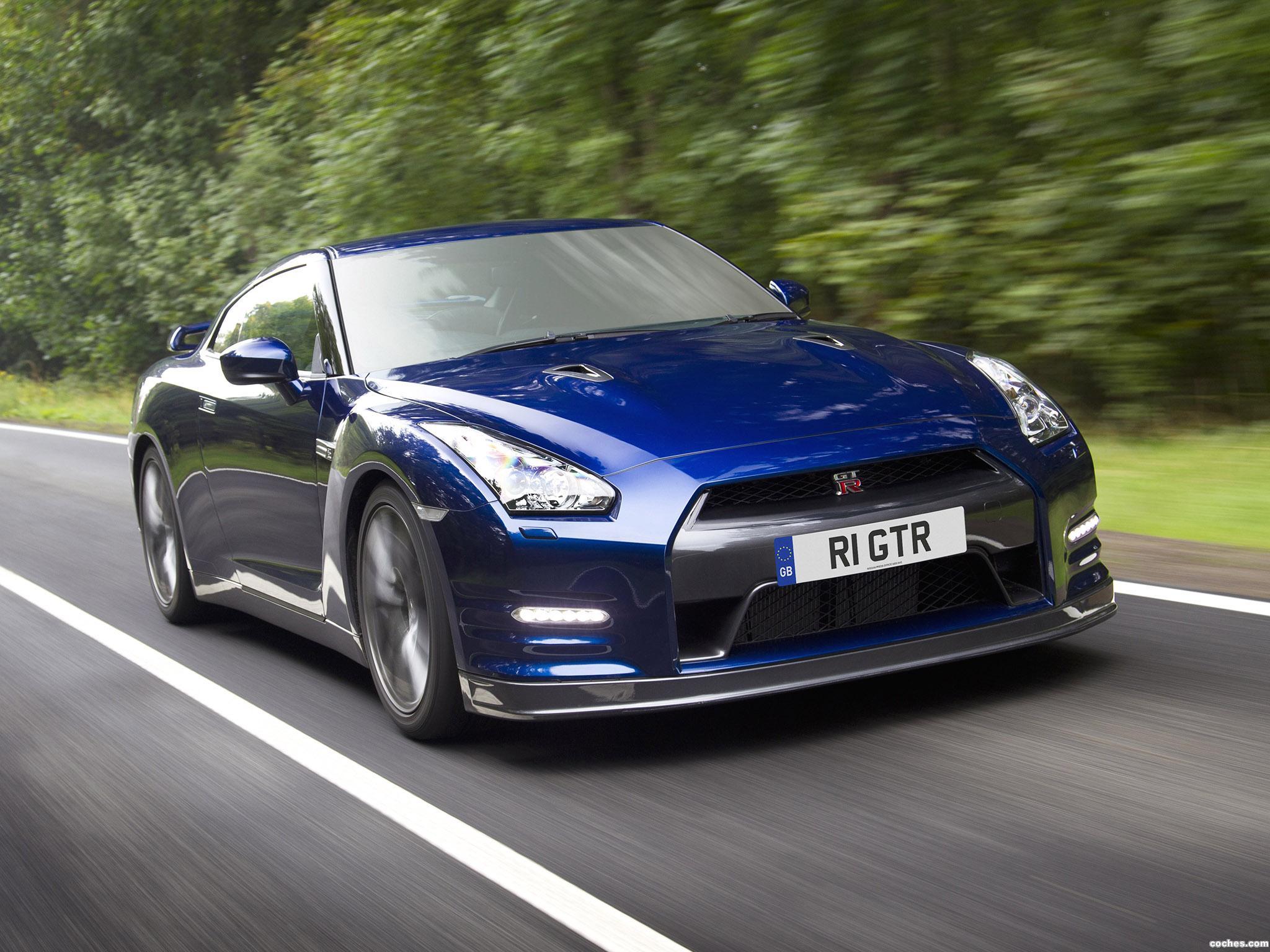 nissan_gtr-uk-2010_r4