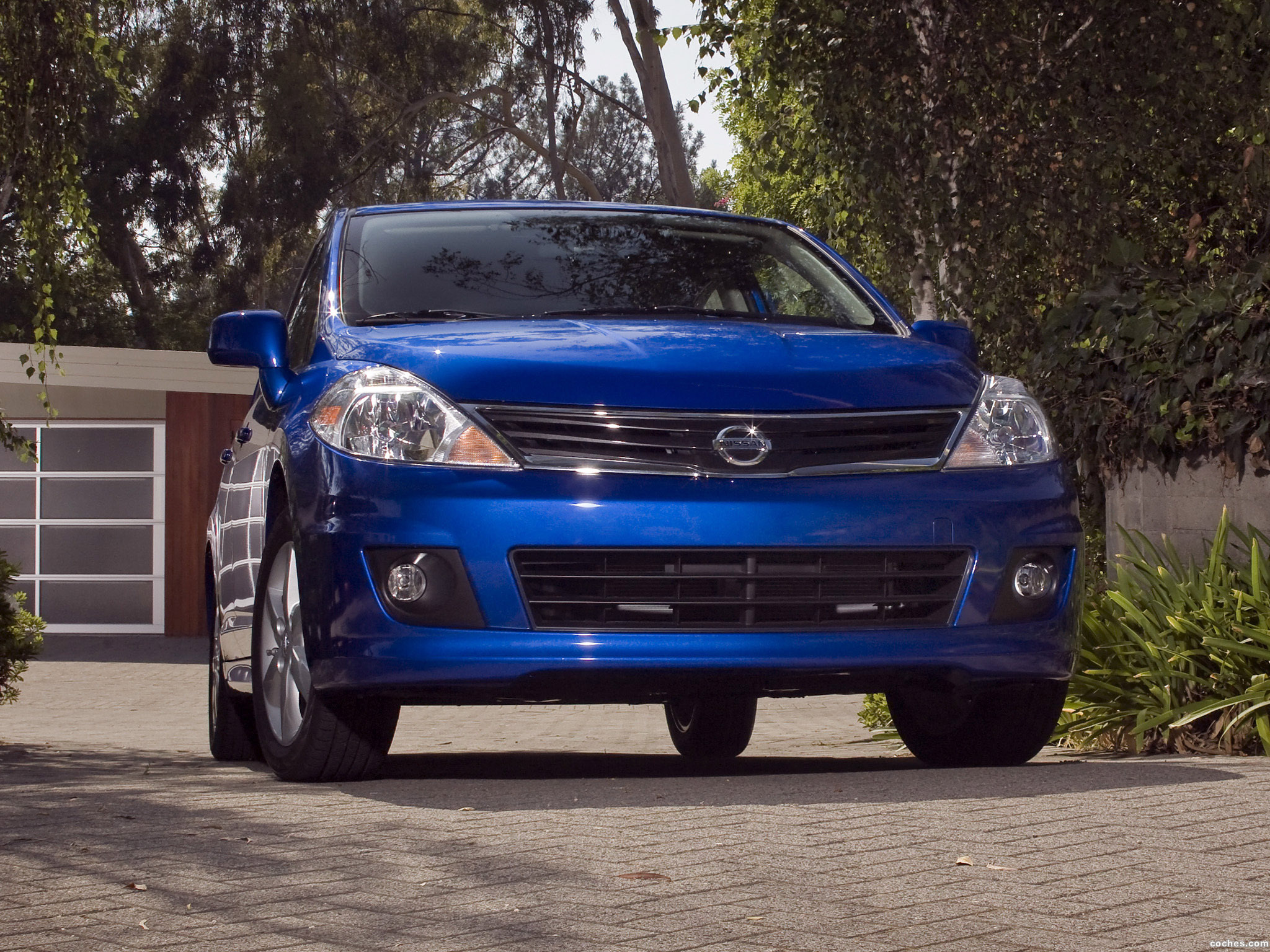 Fotos De Nissan Versa Hatchback 2009