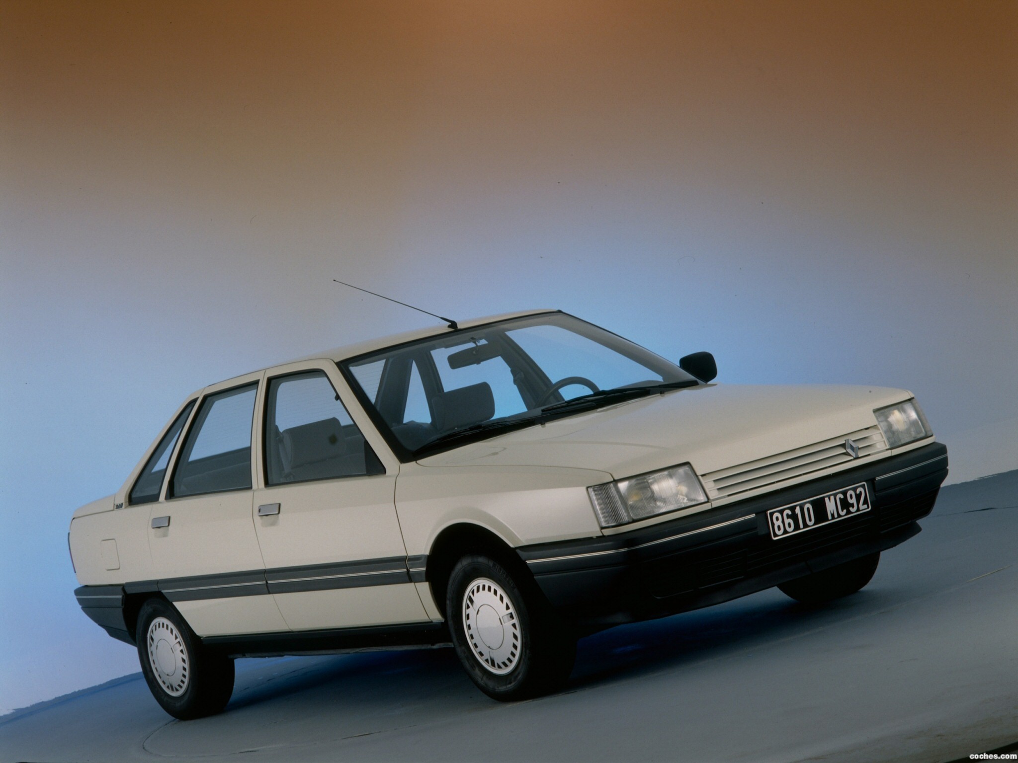 Renault старые. Renault 21. Renault 21 Turbo. Renault 21 седан. Renault 21 1986.