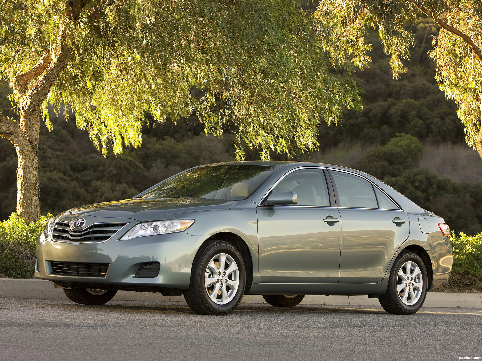 toyota_camry-le-2009_r14