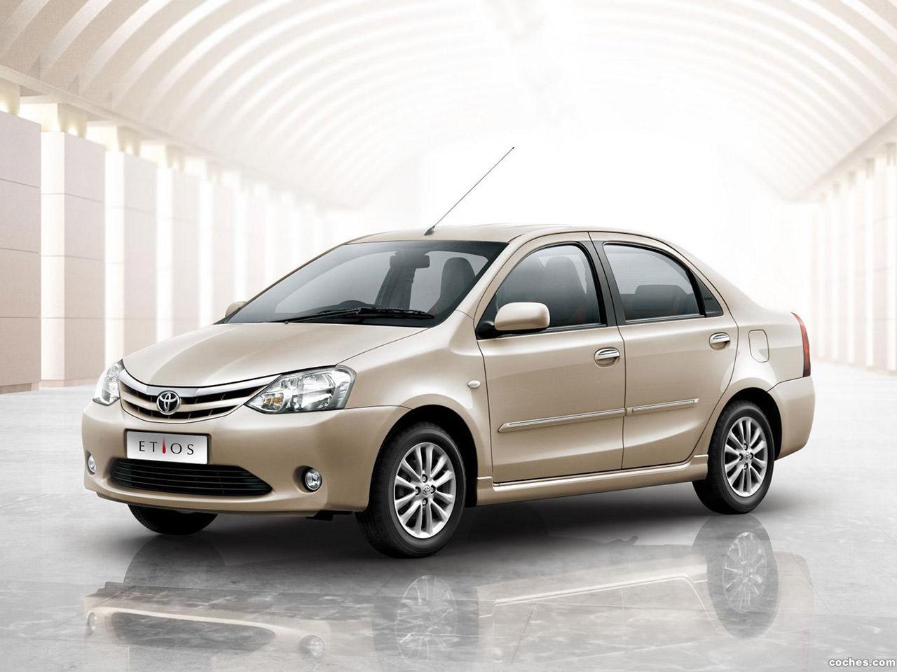 toyota_etios-sedan-2011_r9