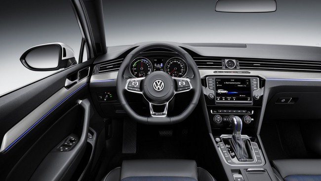 Volkswagen Passat GTE 2014 interior 01
