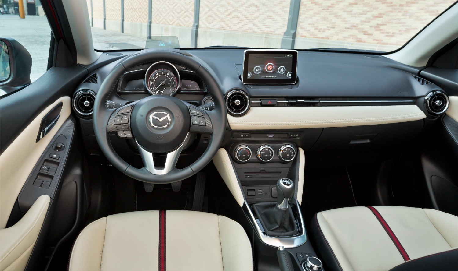 Mazda 2 2015 precios y equipamientos de toda la gama