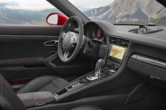 Porsche 911 Targa 4 GTS 2015 interior 01