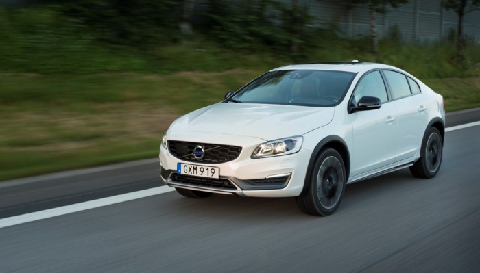 Volvo S60 Cross Country - model year 2016, exterior, driving