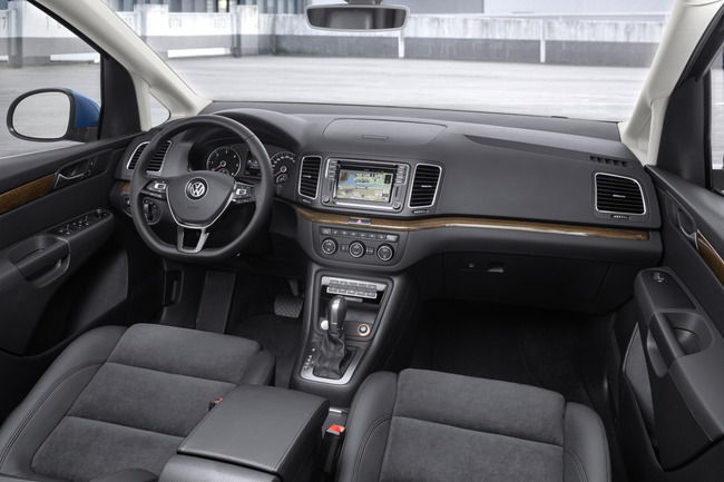Volkswagen Sharan 2015 interior 03