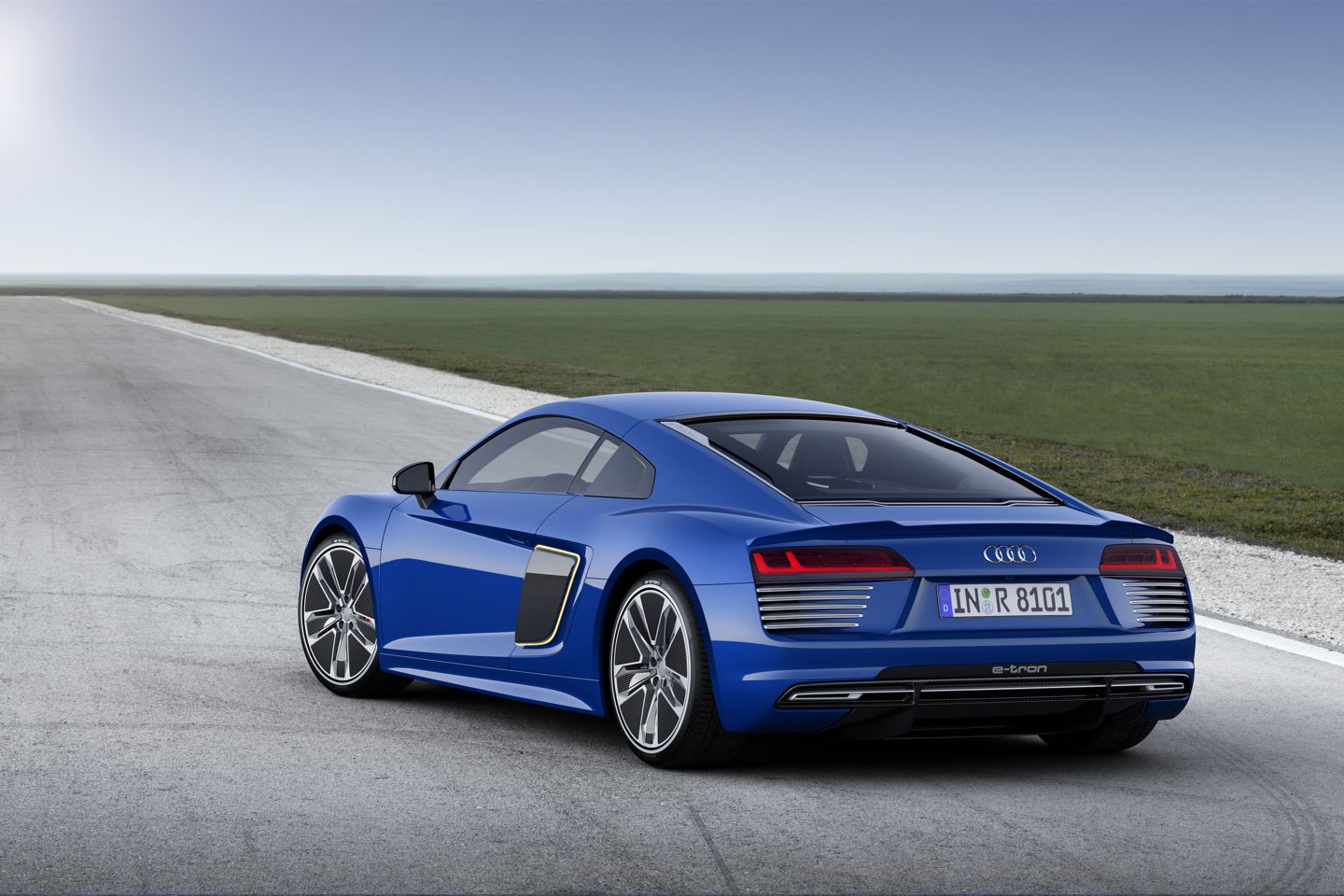 Audi-R8-e-tron-2015-02.jpg