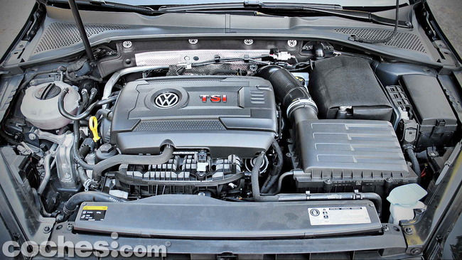 Volkswagen_Golf_GTI_Performance_054