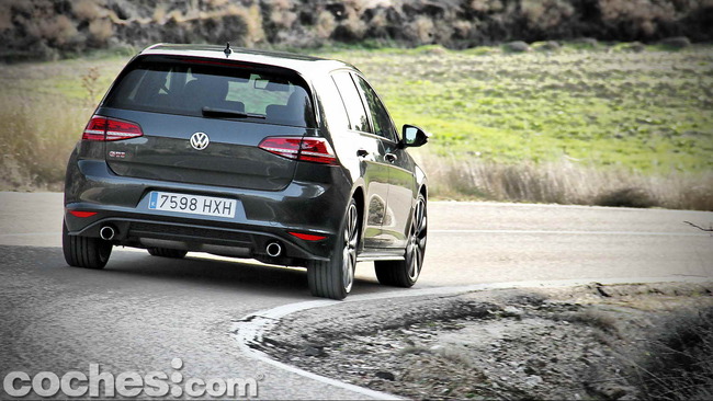 Volkswagen_Golf_GTI_Performance_073