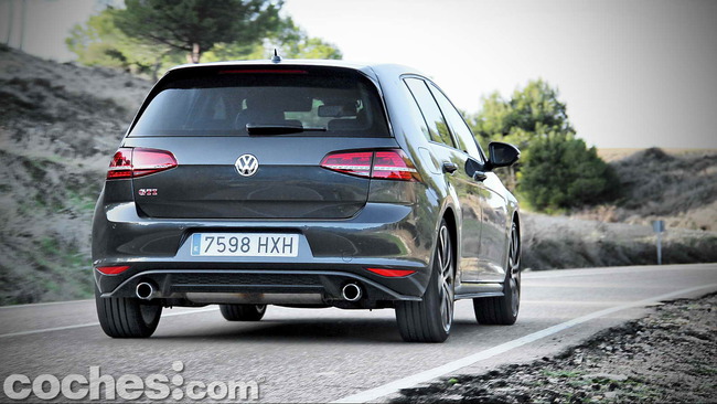Volkswagen_Golf_GTI_Performance_078