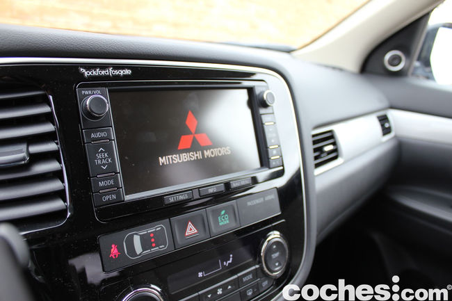 Prueba Mitsubishi Outlander PHEV 2015 interior 16