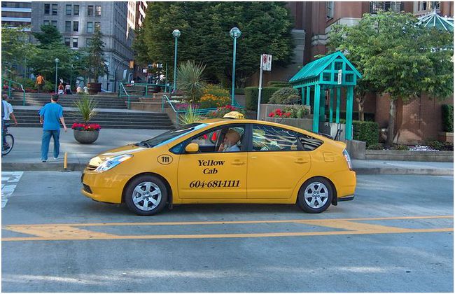 Los 10 modelos de taxi más molones que hay por el mundo