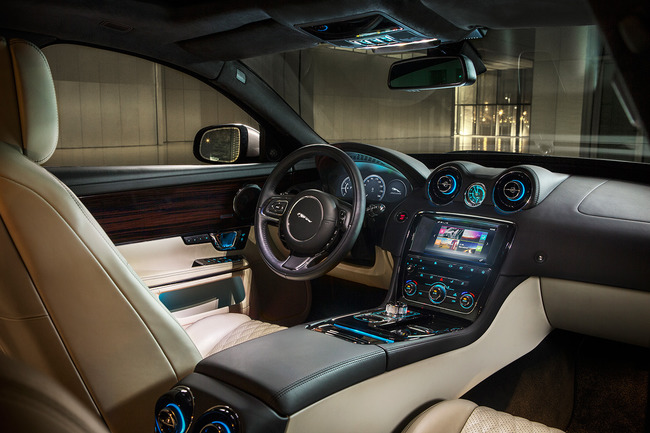 Jaguar XJ 2016 interior 01