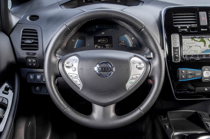 Nissan Leaf 2016 interior  3