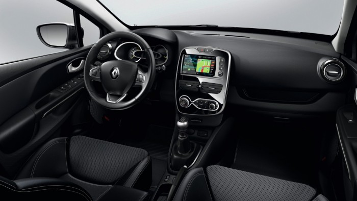 Renault Clio IV SL Premium 2015 interior 06